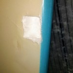 Loch im Surfboard reparieren mit Solarez